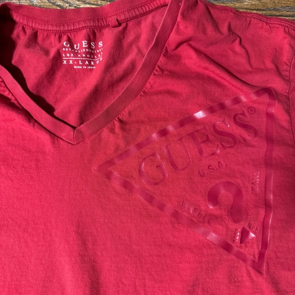 Older Guess Men's V-Neck T-Shirt in Red - Picture 2 of 4